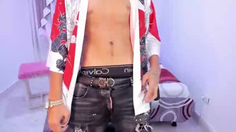 Snapshot of maxthomson_boy chatting on September 20, 7:58 pm MaxThomson online show from September 20, 7:58 pm