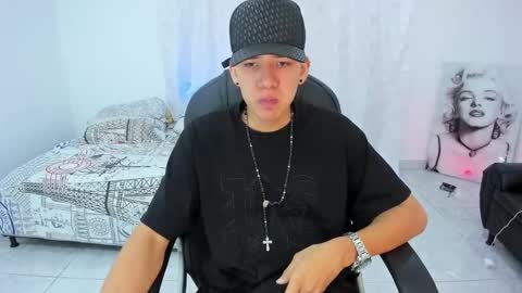 Snapshot of maxthomson_boy chatting on October 1, 8:02 pm MaxThomson online show from October 1, 8:02 pm