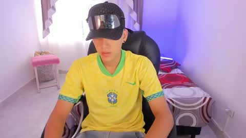 Snapshot of maxthomson_boy chatting on September 8, 7:02 pm MaxThomson online show from September 8, 7:02 pm