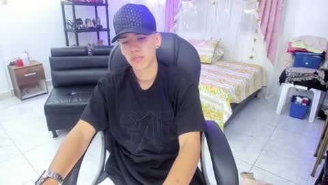 Snapshot of maxthomson_boy chatting on September 15, 9:05 pm MaxThomson online show from September 15, 9:05 pm