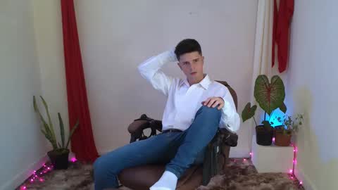 Snapshot of maxtopboy chatting on December 20, 12:16 pm Max online show from December 20, 12:16 pm