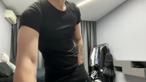 Max online show from April 14, 5:12 pm