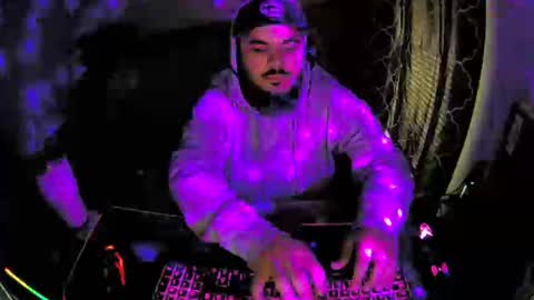 mesmereyes online show from December 28, 1:08 pm