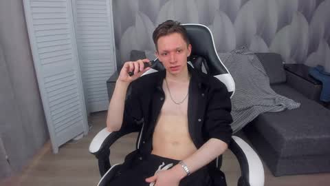 MEVERIK OUSHEN online show from April 14, 7:19 am