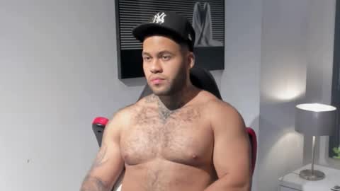 Snapshot of michael_salens chatting on March 12, 10:48 am Michael Salens independent model online show from March 12, 10:48 am
