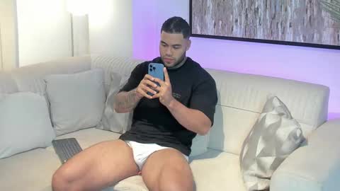 Snapshot of michael_salens chatting on February 12, 10:56 am Michael Salens independent model online show from February 12, 10:56 am