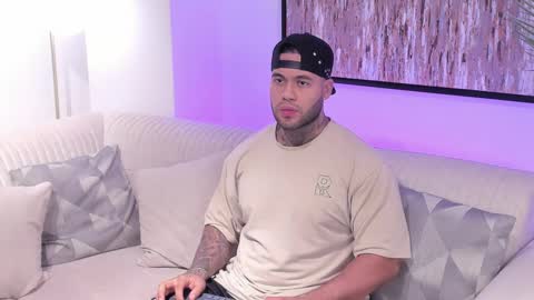 Snapshot of michael_salens chatting on February 19, 10:23 am Michael Salens independent model online show from February 19, 10:23 am