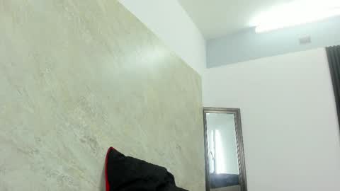 mick_lollipopp online show from May 2, 7:38 pm