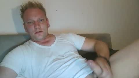 Snapshot of mickkxl chatting on September 29, 11:19 am mickkxl online show from September 29, 11:19 am