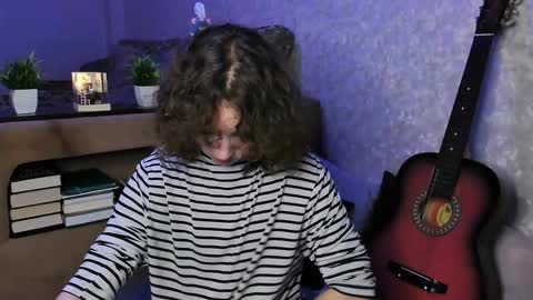 Snapshot of midnight_answer chatting on December 8, 4:28 pm Max online show from December 8, 4:28 pm