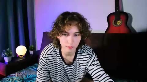 Snapshot of midnight_answer chatting on October 27, 4:09 pm Max online show from October 27, 4:09 pm