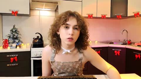 Snapshot of midnight_answer chatting on December 25, 1:19 pm Max online show from December 25, 1:19 pm