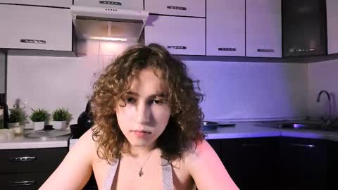 Snapshot of midnight_answer chatting on February 14, 3:36 pm Max online show from February 14, 3:36 pm