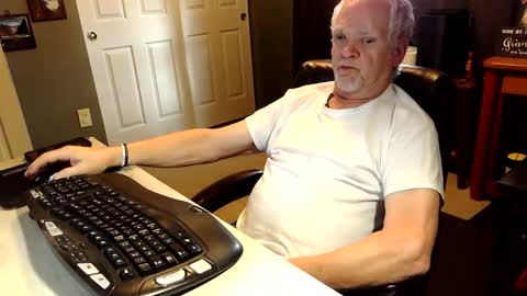 midwestdad09 online show from October 22, 9:18 pm