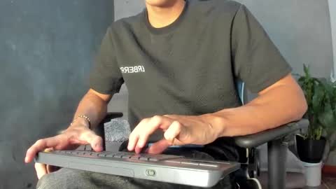 Snapshot of miguel_hz chatting on March 1, 9:37 pm Miguel Hernandez online show from March 1, 9:37 pm