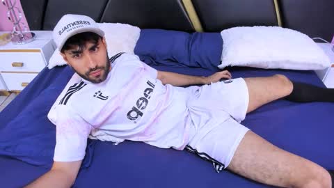 milanzaire online show from November 5, 2:02 am