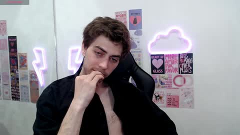 milkhunter_ online show from April 16, 9:50 pm