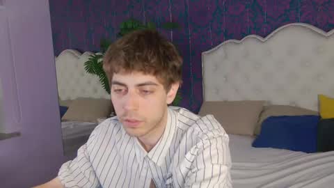 milkhunter_ online show from April 12, 7:54 am