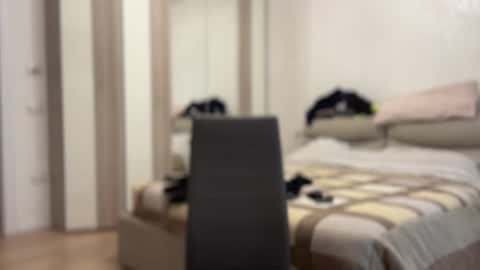 Snapshot of milkycock90 chatting on January 8, 9:00 am Carlos online show from January 8, 9:00 am