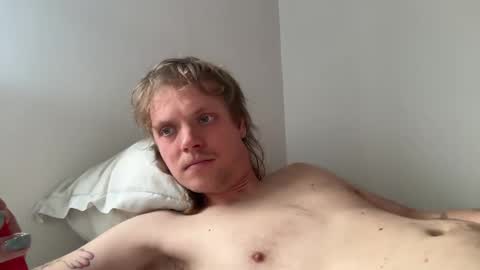 Snapshot of milkymitch chatting on January 29, 11:30 am Mimi online show from January 29, 11:30 am