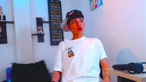 milo hot  online show from April 5, 2:19 am