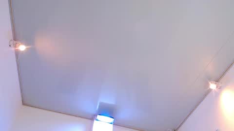 milo hot  online show from April 15, 7:58 pm