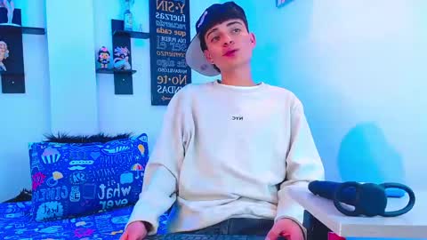 milo hot  online show from April 13, 9:37 pm