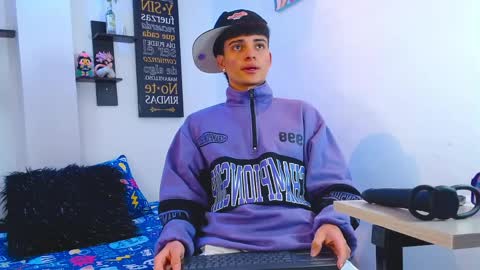 milo hot  online show from April 9, 7:09 pm