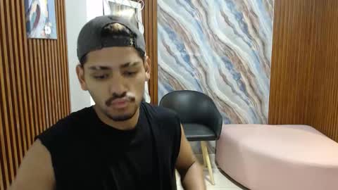 milo_tay online show from March 30, 11:44 am