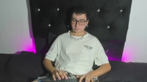 milogm_ online show from July 2, 8:37 pm