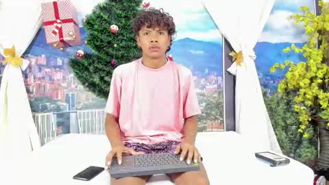 miltondelis online show from November 20, 4:56 am