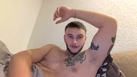 Brokebutcute online show from October 18, 8:03 pm