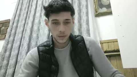 MisteriosoXragazzoX online show from November 23, 5:40 am