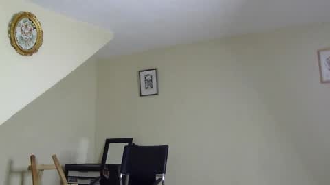     online show from December 4, 4:03 pm