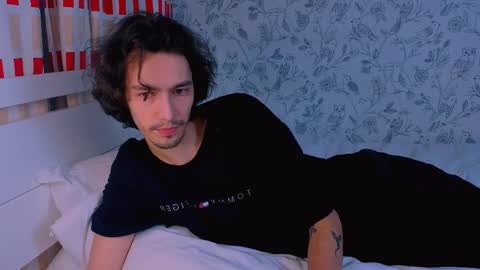 MitchelKors online show from April 1, 1:29 am