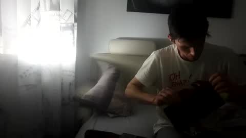 Snapshot of molnaratti14 chatting on December 6, 6:04 am Oszkr online show from December 6, 6:04 am