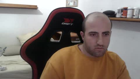 Snapshot of morenoch19 chatting on December 16, 3:11 pm alejo online show from December 16, 3:11 pm