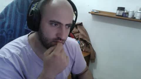 Snapshot of morenoch19 chatting on October 17, 8:35 pm alejo online show from October 17, 8:35 pm