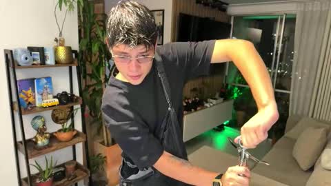   online show from March 25, 1:09 am