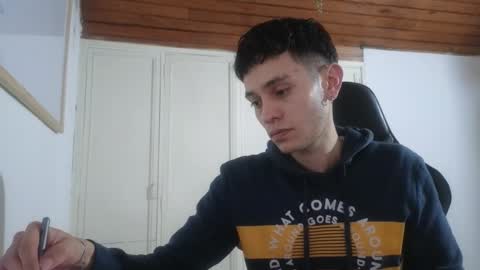 Snapshot of mr_andresr chatting on September 18, 3:19 am Andy online show from September 18, 3:19 am