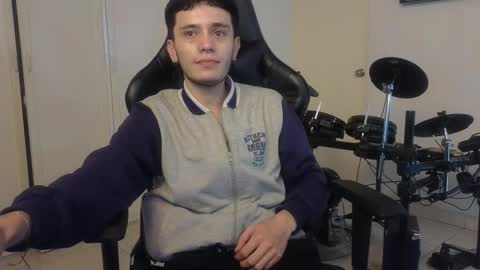 Snapshot of mr_andresr chatting on October 27, 5:37 pm Andy online show from October 27, 5:37 pm