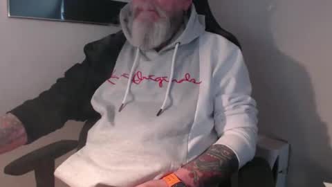 mr_boombastic2021 online show from April 4, 8:44 am