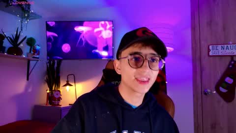 Mr Evans online show from November 28, 6:43 pm