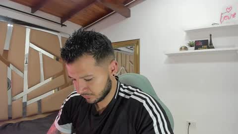 Snapshot of mr_mikee_ chatting on February 19, 3:06 am MIKEE online show from February 19, 3:06 am