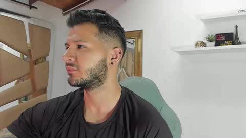 Snapshot of mr_mikee_ chatting on February 20, 3:01 am MIKEE online show from February 20, 3:01 am