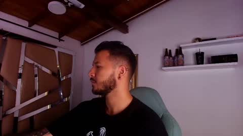 Snapshot of mr_mikee_ chatting on October 9, 3:44 am MIKEE online show from October 9, 3:44 am