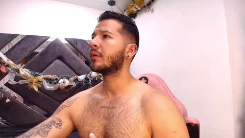 Snapshot of mr_mikee_ chatting on December 30, 3:58 am MIKEE online show from December 30, 3:58 am