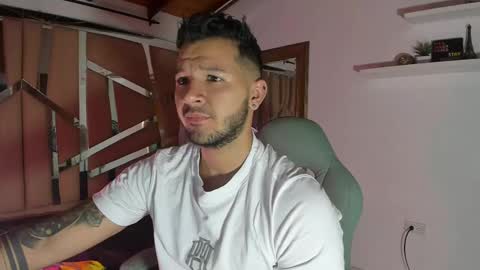 Snapshot of mr_mikee_ chatting on February 18, 3:10 am MIKEE online show from February 18, 3:10 am