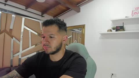 Snapshot of mr_mikee_ chatting on February 3, 3:20 am MIKEE online show from February 3, 3:20 am
