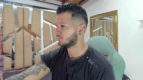 Snapshot of mr_mikee_ chatting on February 5, 3:02 am MIKEE online show from February 5, 3:02 am